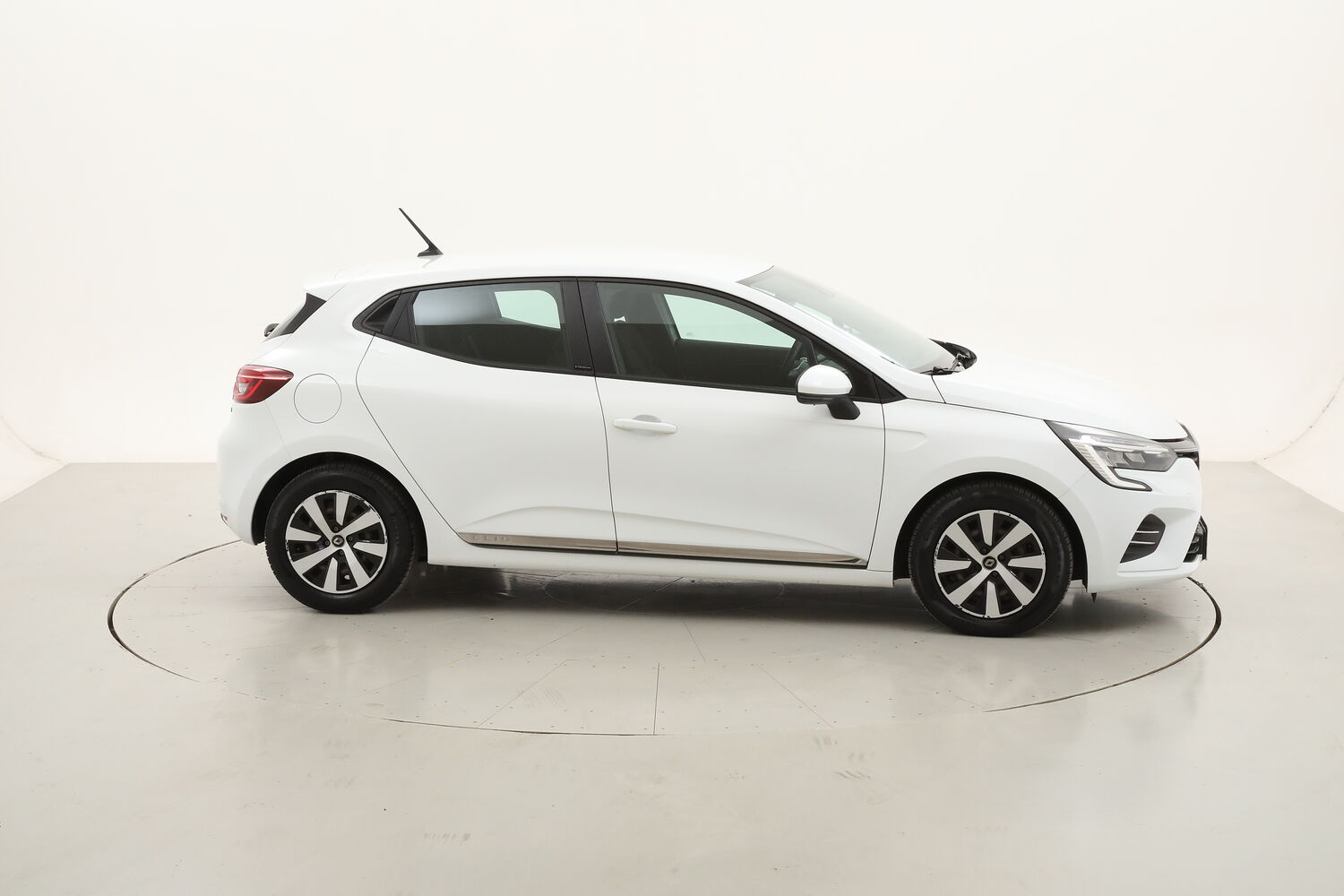 Renault Clio Hybrid E-Tech Zen usata del 2021 con 84.991 km