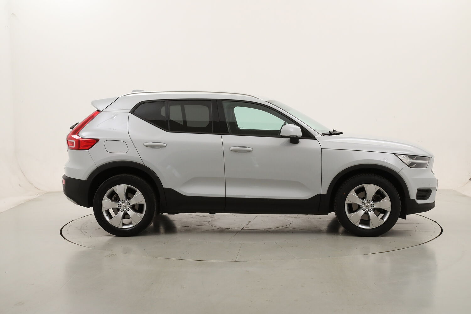 Volvo XC40 B4 Momentum AWD Geartronic usata del 2021 con 108.265 km