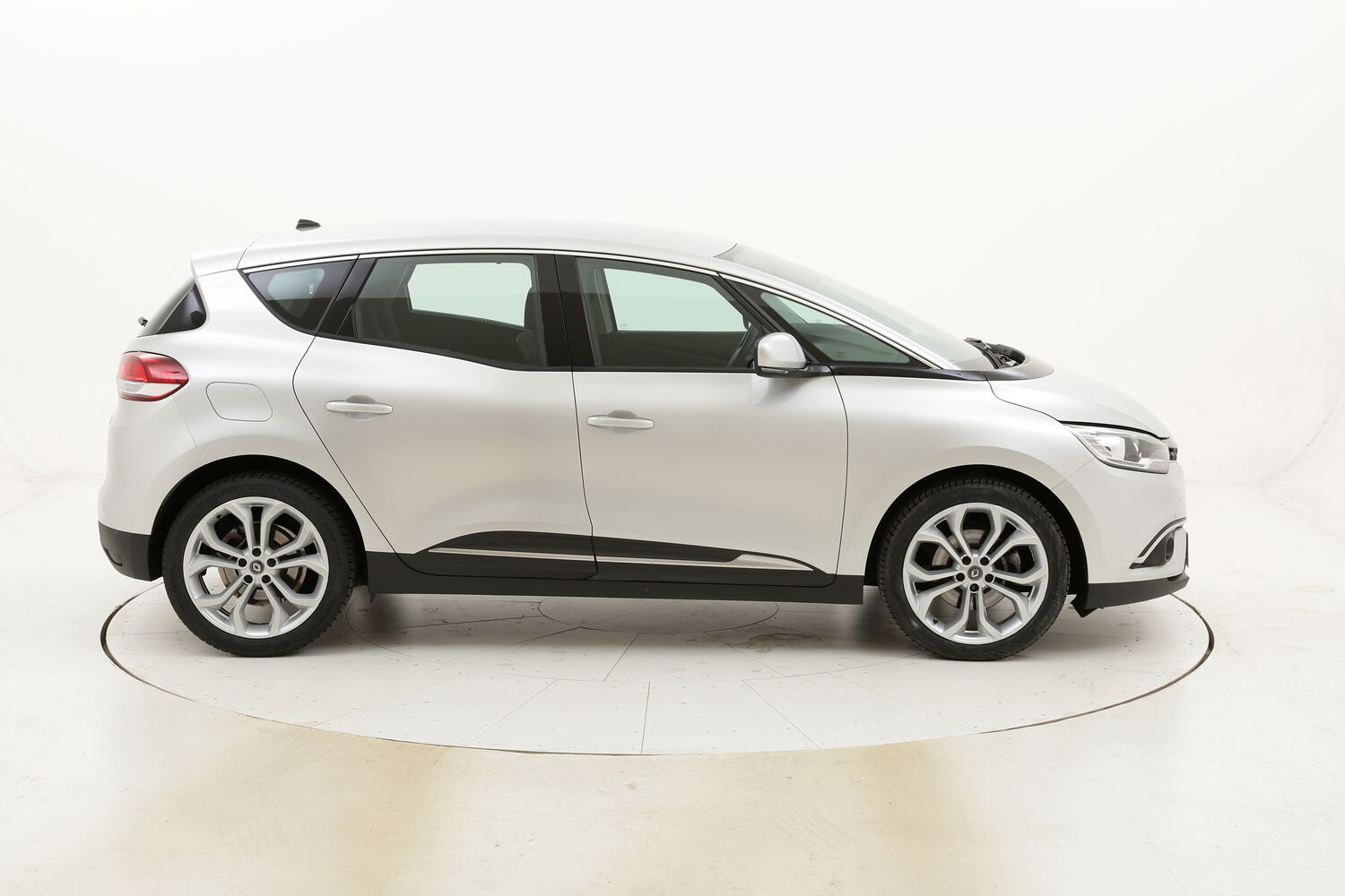 Renault Scénic Energy Zen usata del 2018 con 64.299 km