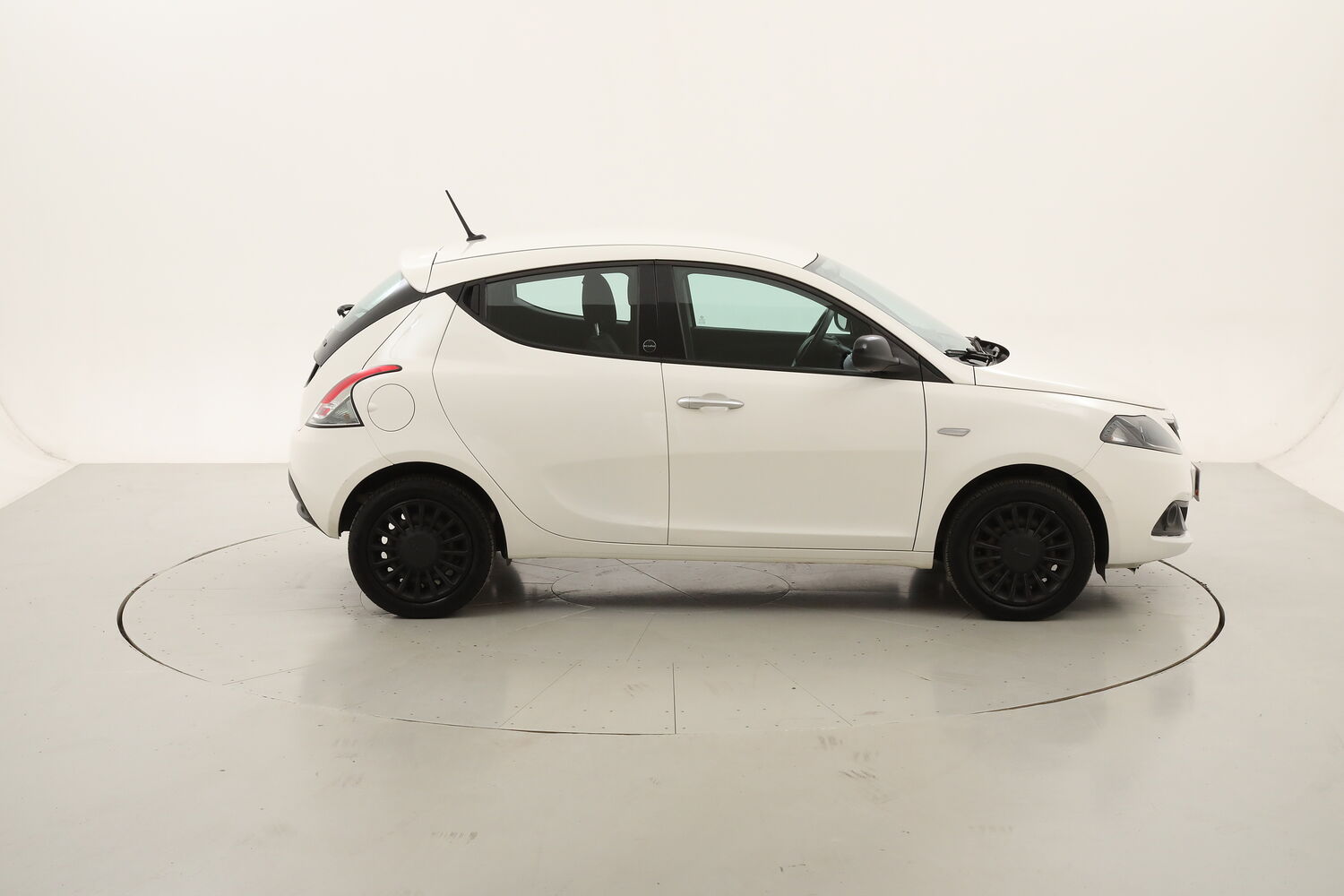 Lancia Ypsilon Hybrid Silver usata del 2021 con 50.683 km
