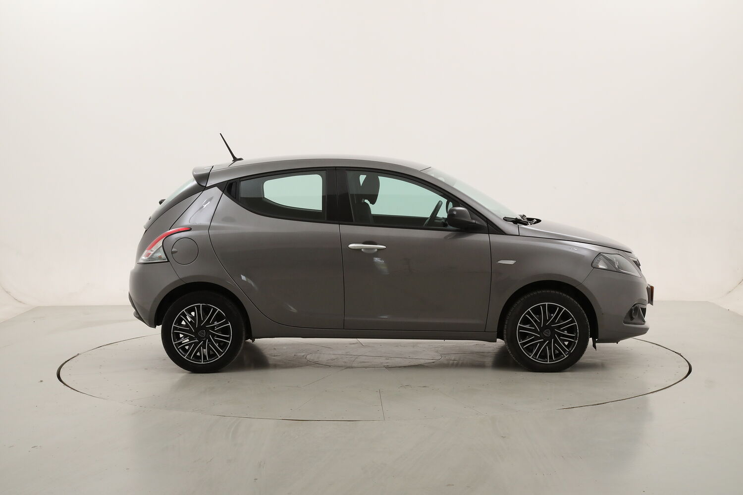 Lancia Ypsilon Hybrid Gold usata del 2023 con 39.458 km