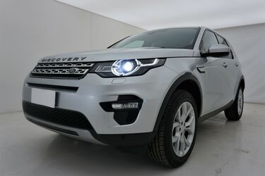 Visione frontale di Land Rover Discovery Sport
