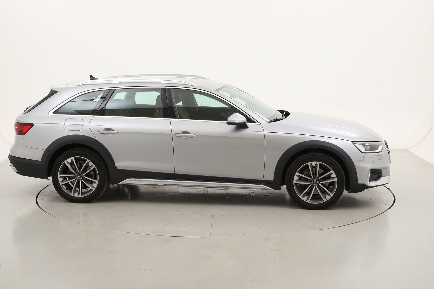 Audi A4 allroad 40 TDI Identity Contrast S tronic usata del 2020 con 108.978 km