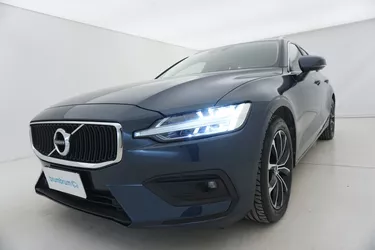 Volvo V60 B4  Momentum Business Pro Geartronic 2 Mild Hybrid 197CV Automatico Visione frontale