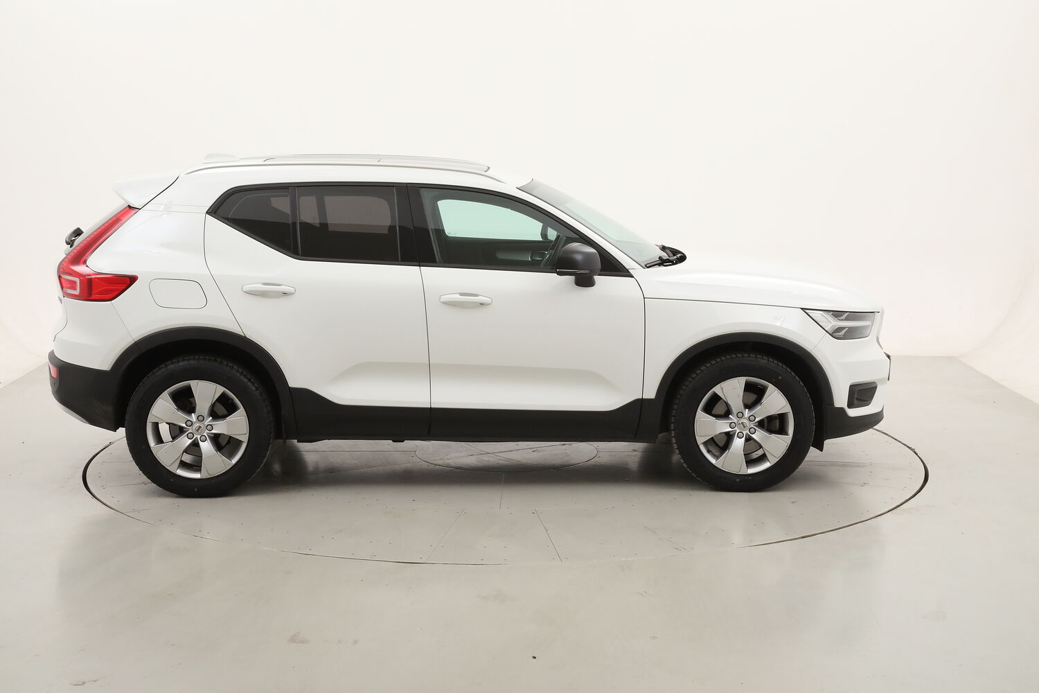 Volvo XC40 B4 Momentum Pro AWD Geartronic usata del 2021 con 96.667 km