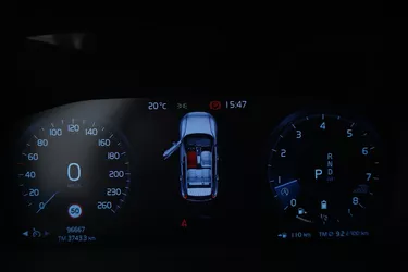 Volvo XC40 B4 Momentum Pro AWD Geartronic 2.0 Mild Hybrid 197CV Automatico Interni