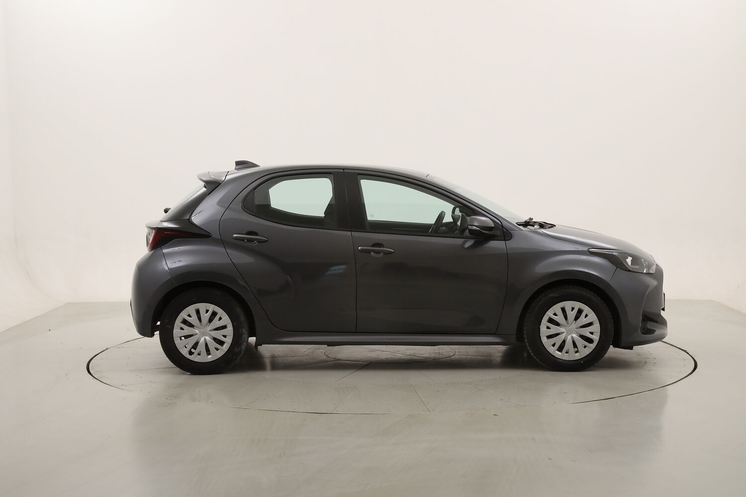 Toyota Yaris Hybrid Business usata del 2022 con 70.655 km
