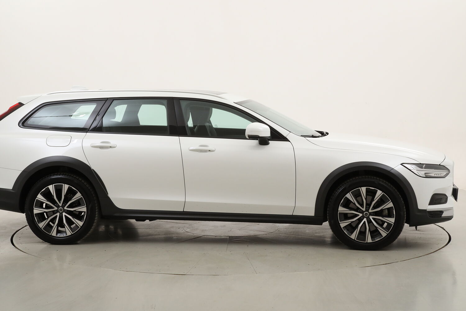 Volvo V90 Cross Country B4 (d) Plus AWD usata del 2022 con 102.671 km