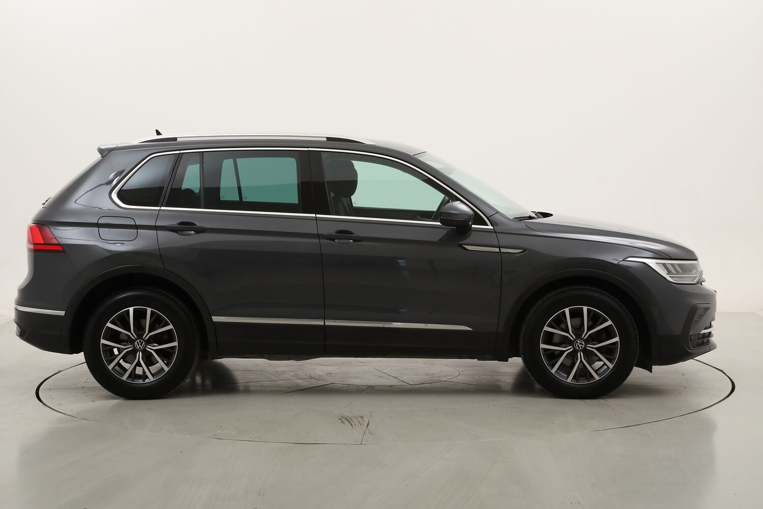 Volkswagen Tiguan Life DSG usata del 2022 con 115.052 km