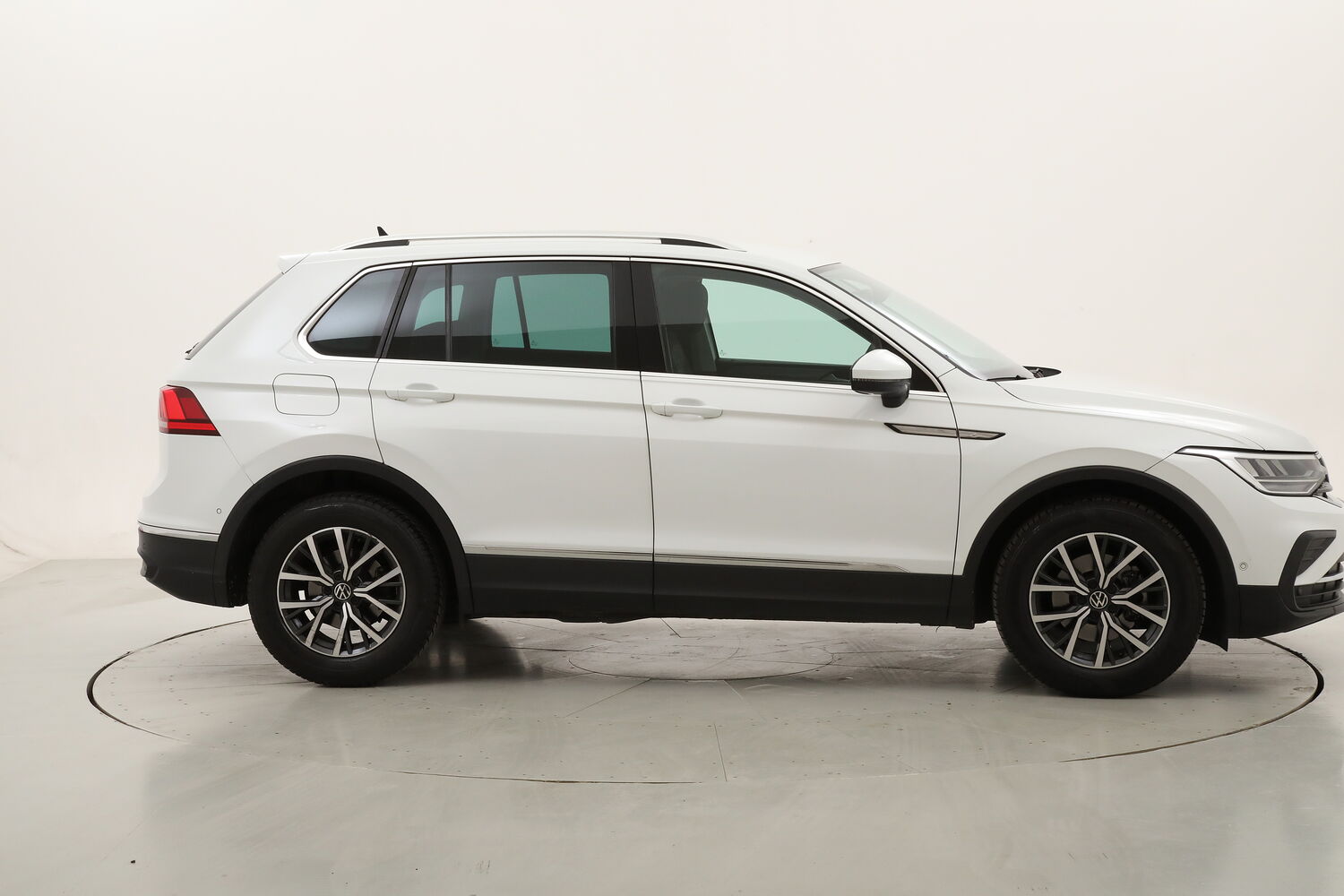 Volkswagen Tiguan Life DSG usata del 2021 con 118.396 km