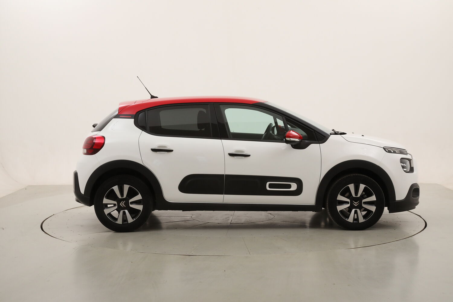Citroen C3 Shine usata del 2023 con 25.662 km