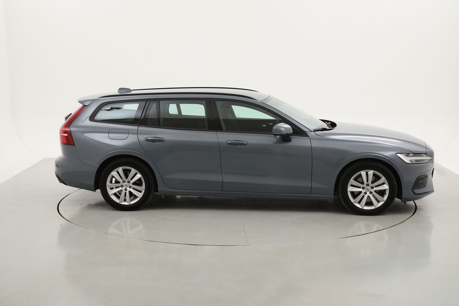 Volvo V60 B4 Momentum Business Geartronic usata del 2021 con 46.688 km