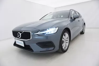 Volvo V60 B4 Momentum Business Geartronic 2.0 Mild Hybrid 197CV Automatico Visione frontale