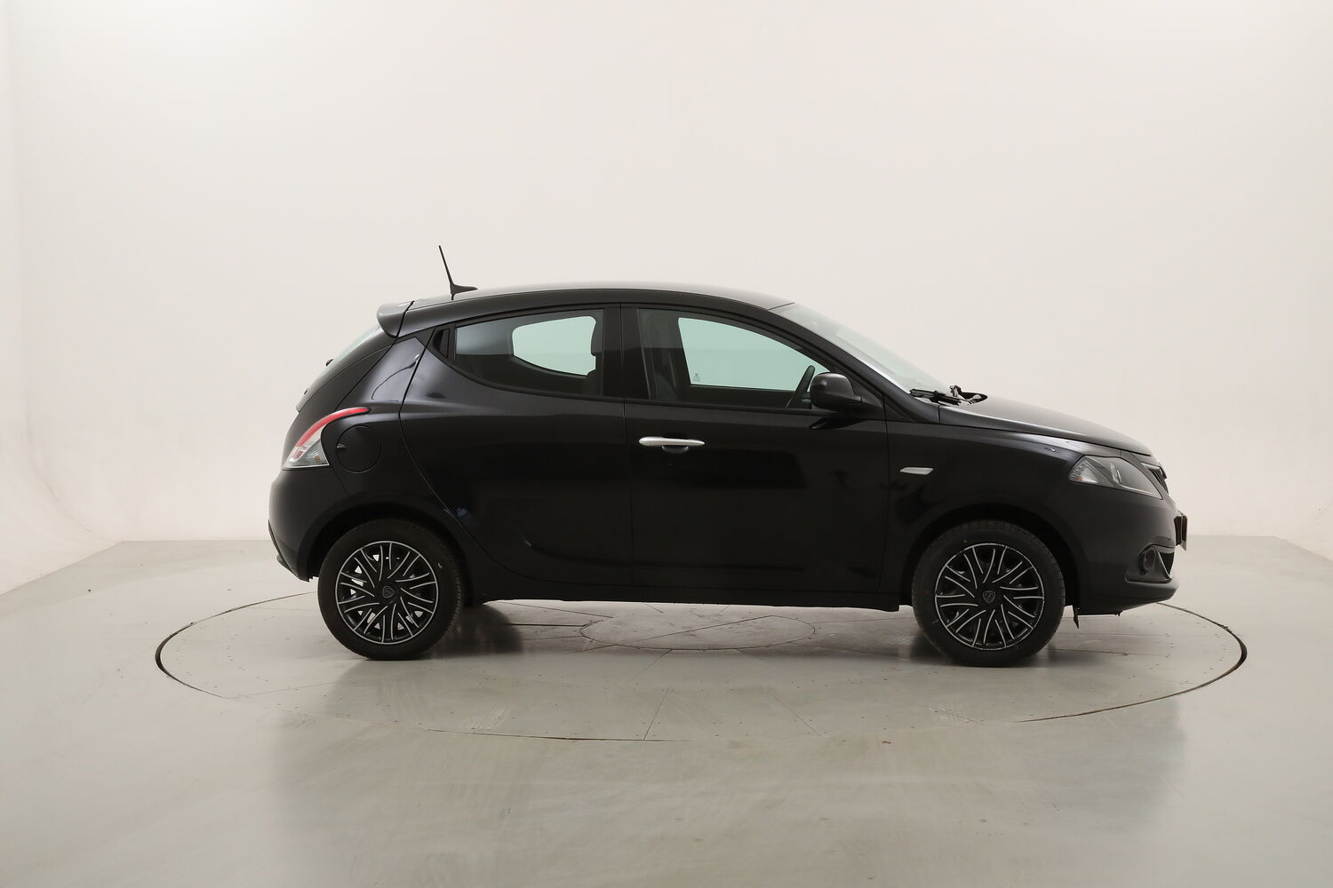 Lancia Ypsilon Hybrid Gold usata del 2023 con 62.964 km