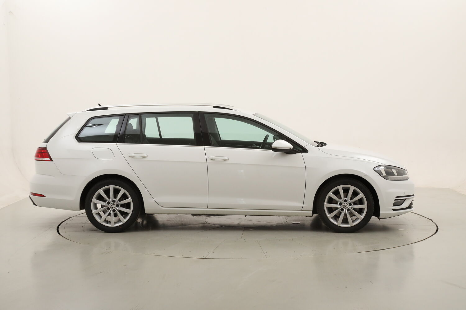 Volkswagen Golf Variant Variant Executive DSG usata del 2020 con 126.160 km