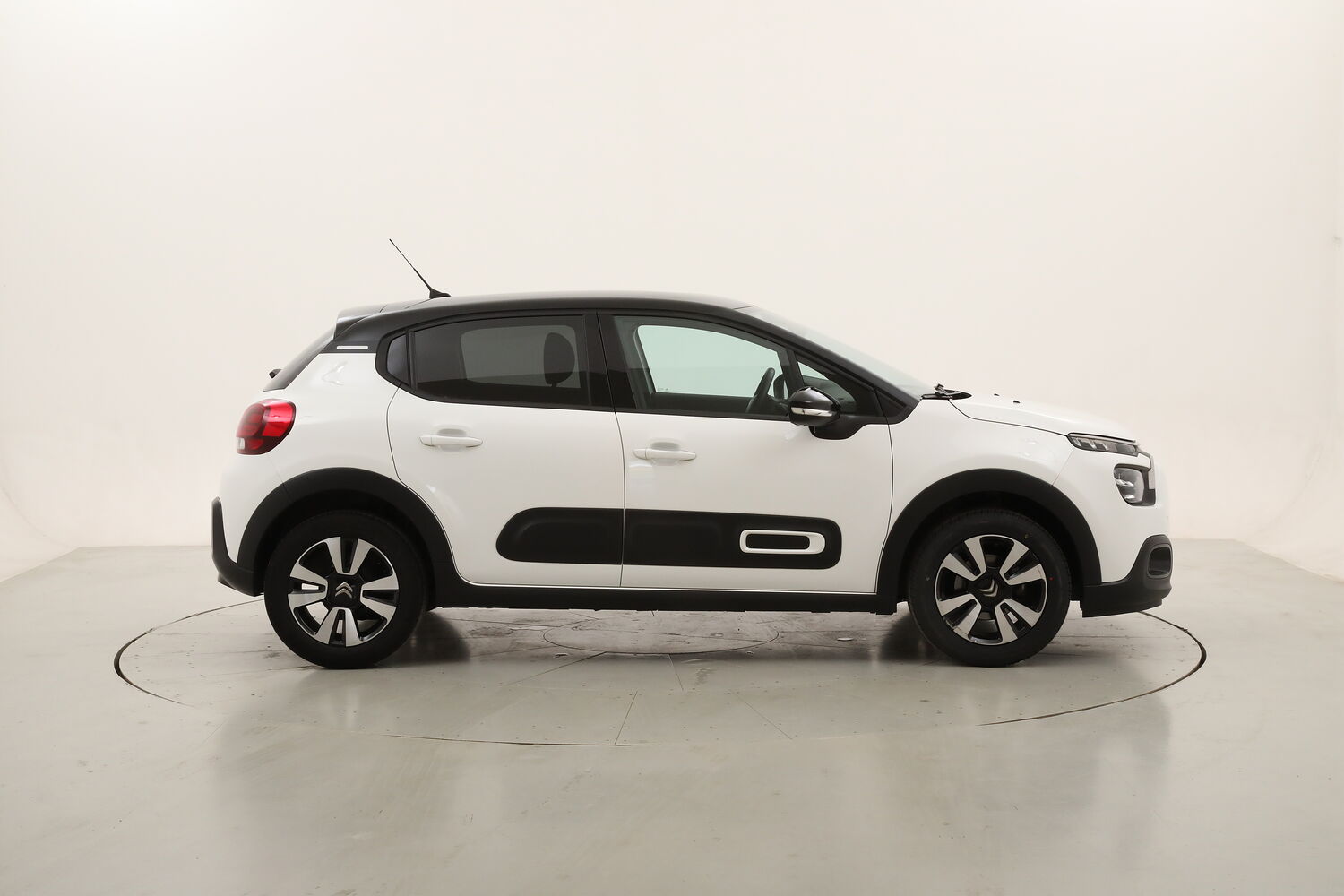 Citroen C3 Shine usata del 2023 con 18.924 km