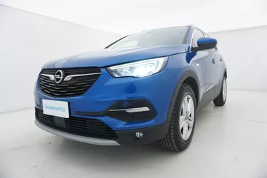 Opel Grandland Innovation AT8 1.5 Diesel 131CV Automatico Visione frontale