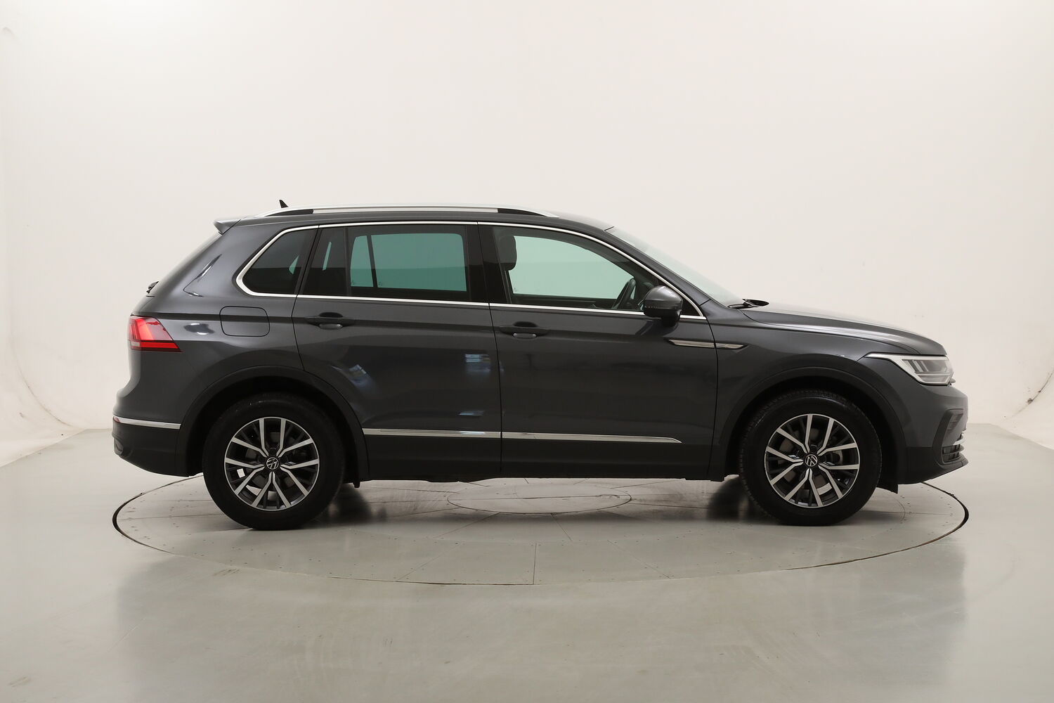 Volkswagen Tiguan Life DSG usata del 2022 con 115.426 km