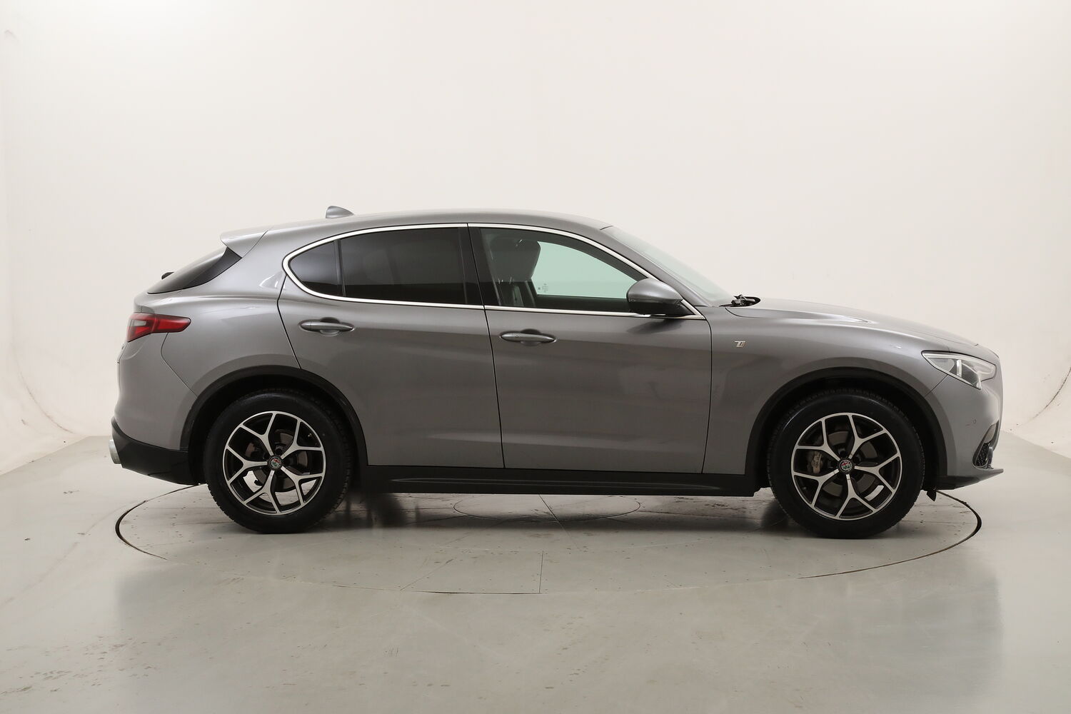 Alfa Romeo Stelvio Ti Q4 AT8 usata del 2021 con 123.205 km