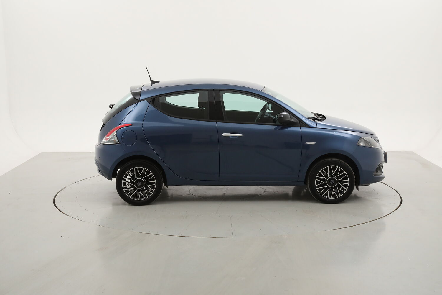 Lancia Ypsilon Hybrid Platino usata del 2024 con 17.979 km