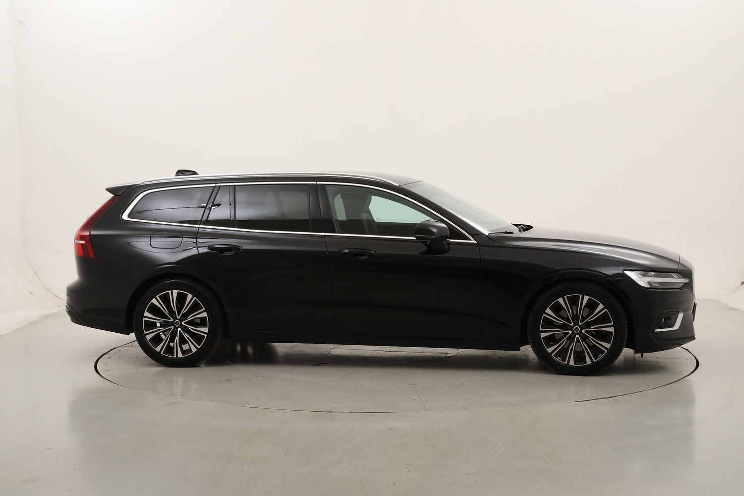 Volvo V60 Plus Bright usata del 2023 con 128.618 km