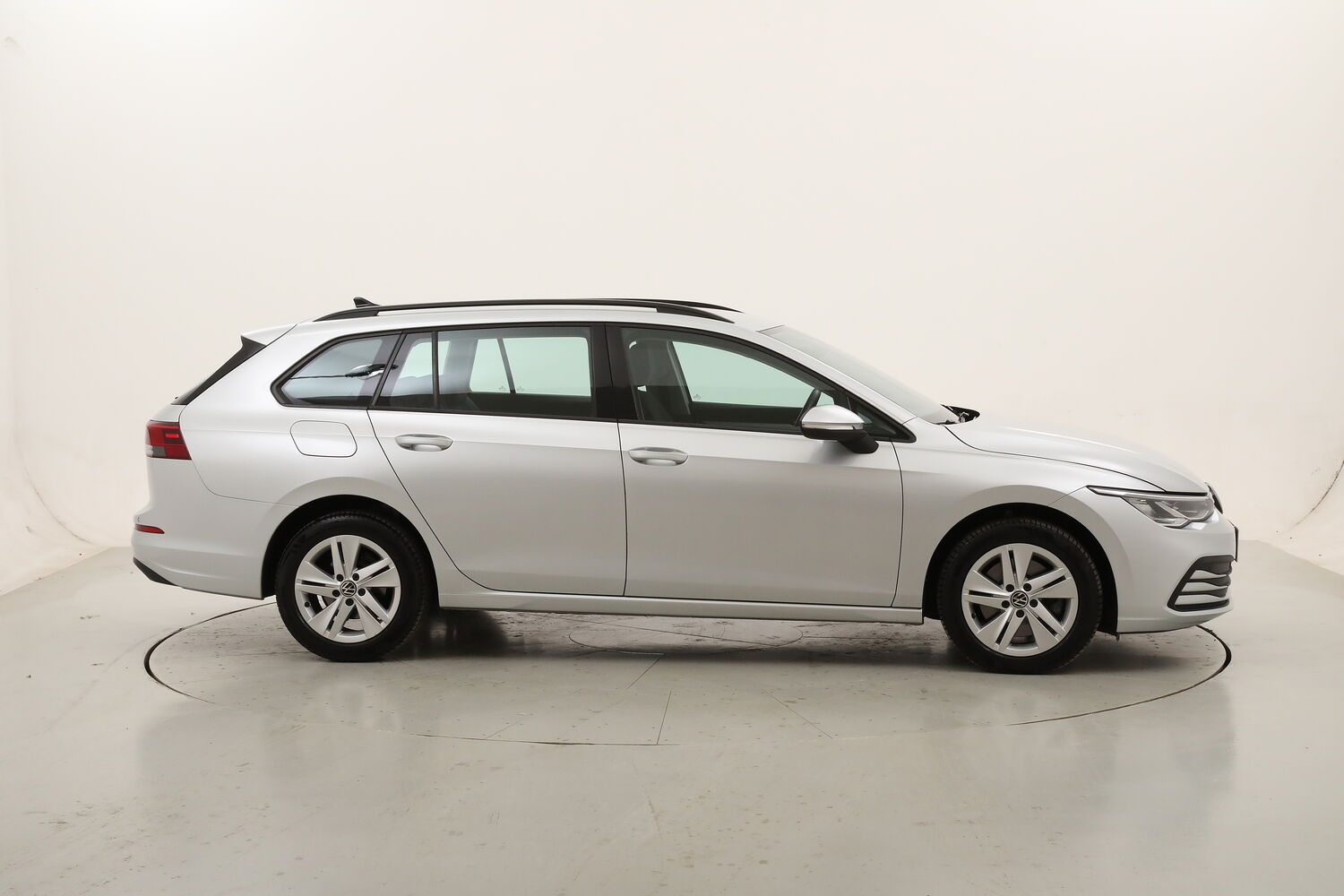 Volkswagen Golf Variant Life DSG usata del 2021 con 127.438 km
