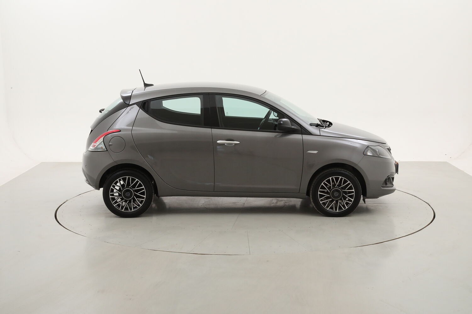 Lancia Ypsilon Hybrid Platino usata del 2024 con 12.120 km