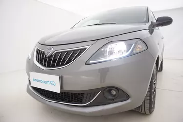 Lancia Ypsilon Hybrid Platino 1.0 Mild Hybrid 70CV Manuale Visione frontale