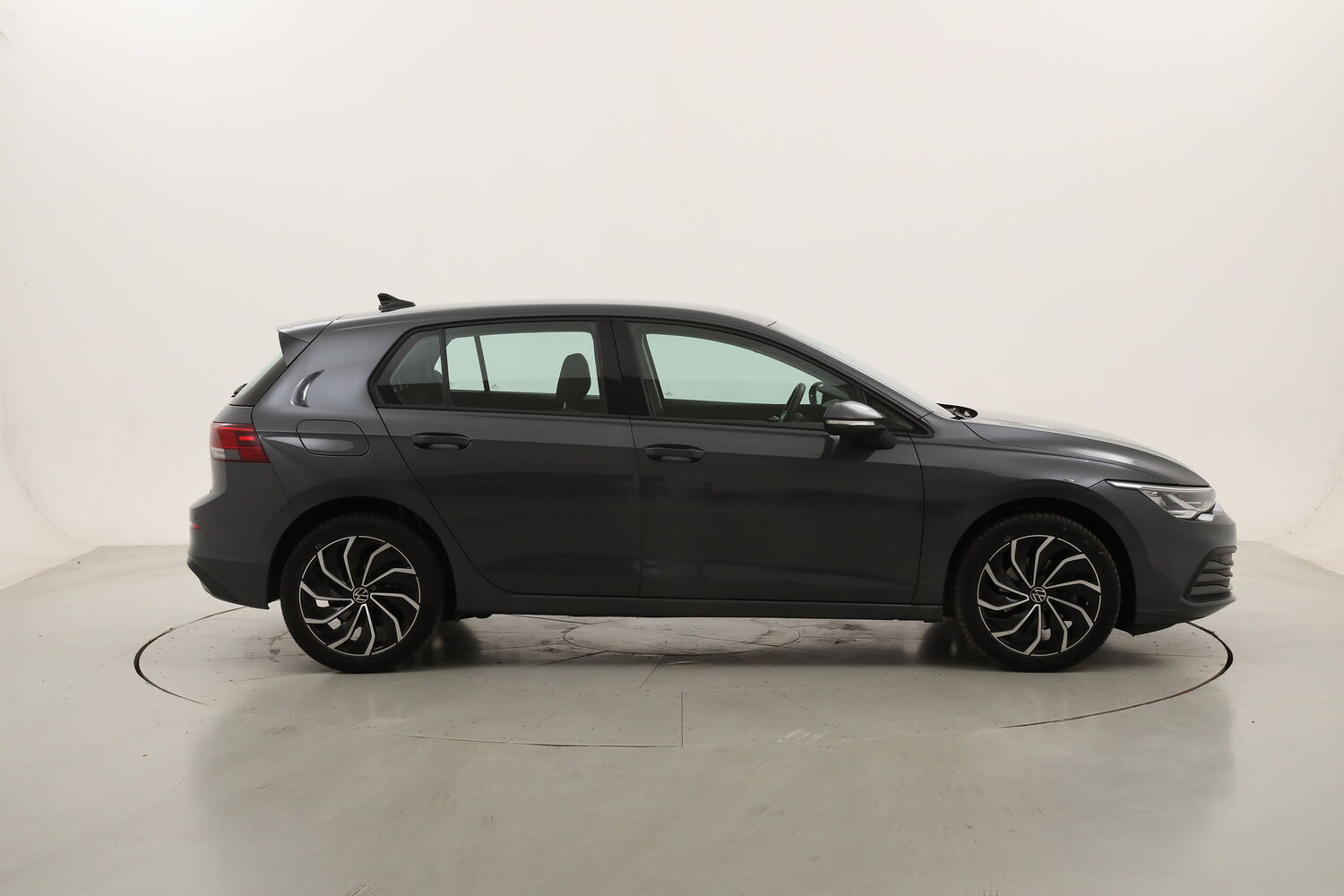 Volkswagen Golf DSG Life usata del 2023 con 40.233 km