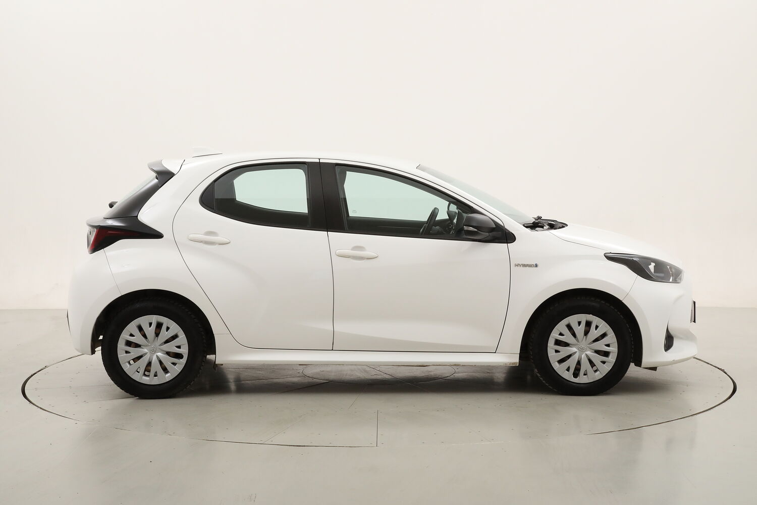 Toyota Yaris Hybrid Business usata del 2021 con 105.384 km