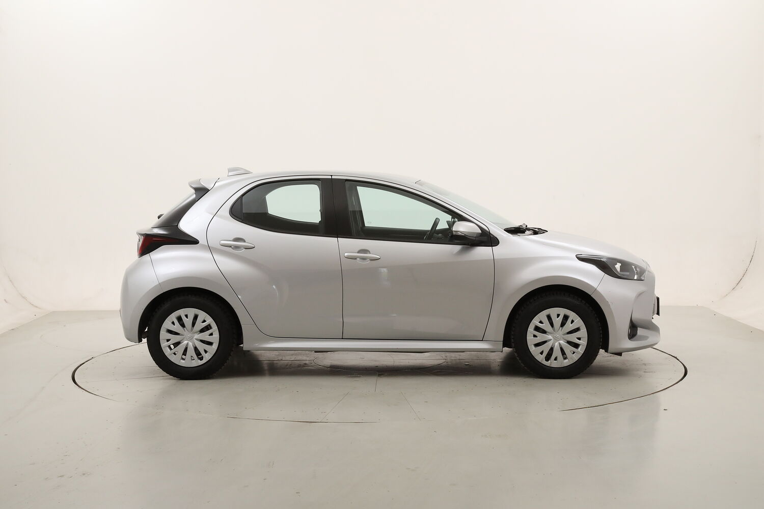 Toyota Yaris Hybrid Business usata del 2022 con 90.378 km