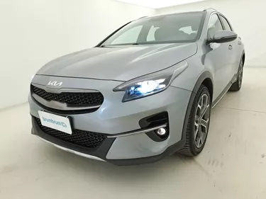 Kia XCeed Hybrid Business DCT 1.5 Mild Hybrid 160CV Automatico Visione frontale