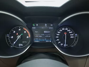 Alfa Romeo Stelvio B-Tech AT8 Q4 2.1 Diesel 190CV Automatico Interni
