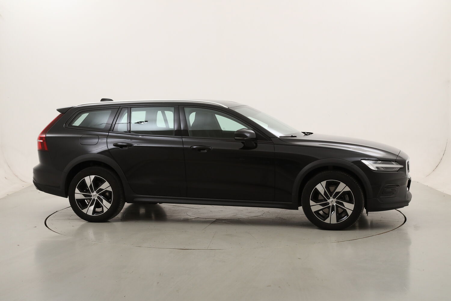 Volvo V60 Cross Country B4 (d) Business Pro Geartronic usata del 2022 con 90.113 km