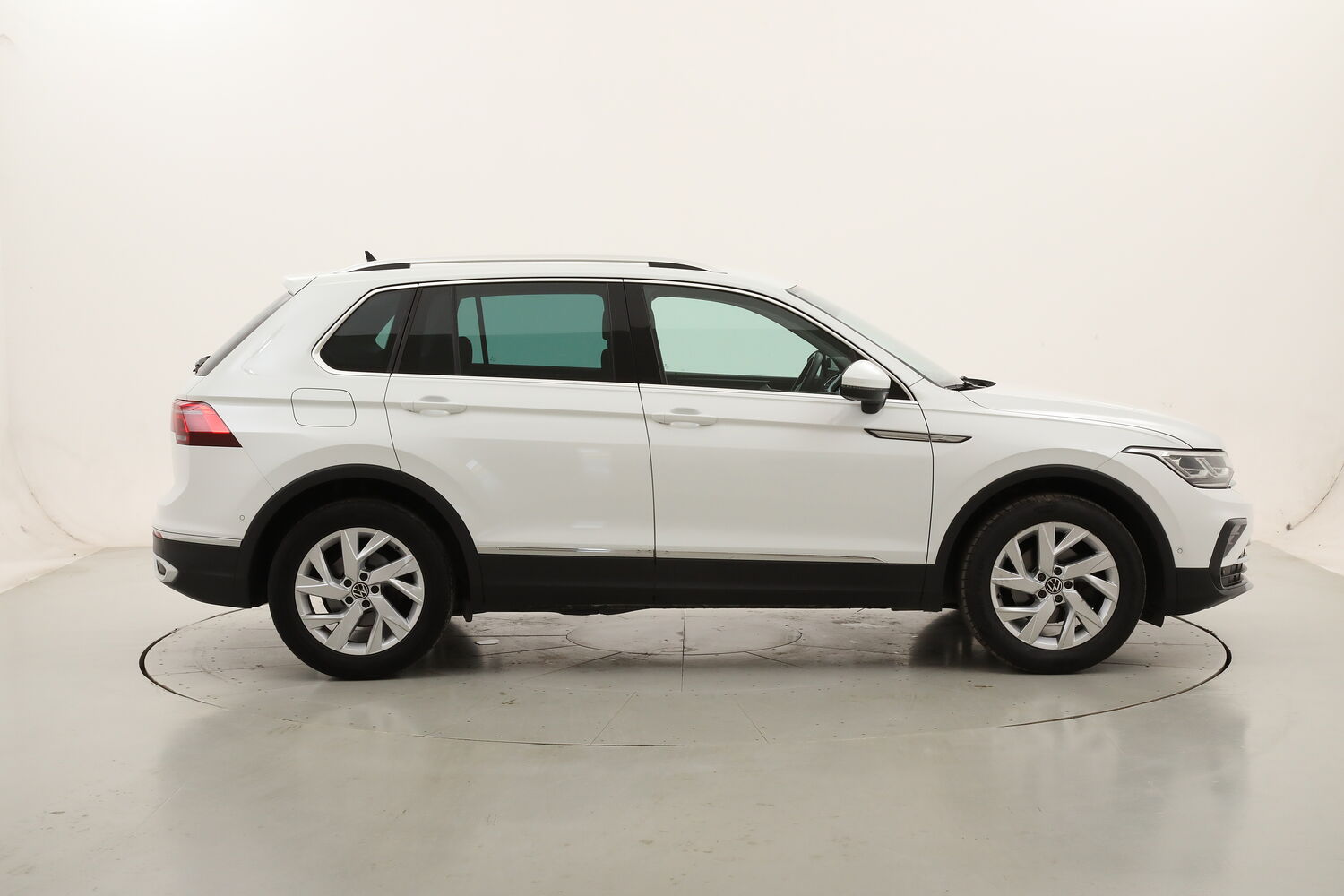 Volkswagen Tiguan Elegance DSG usata del 2022 con 113.942 km