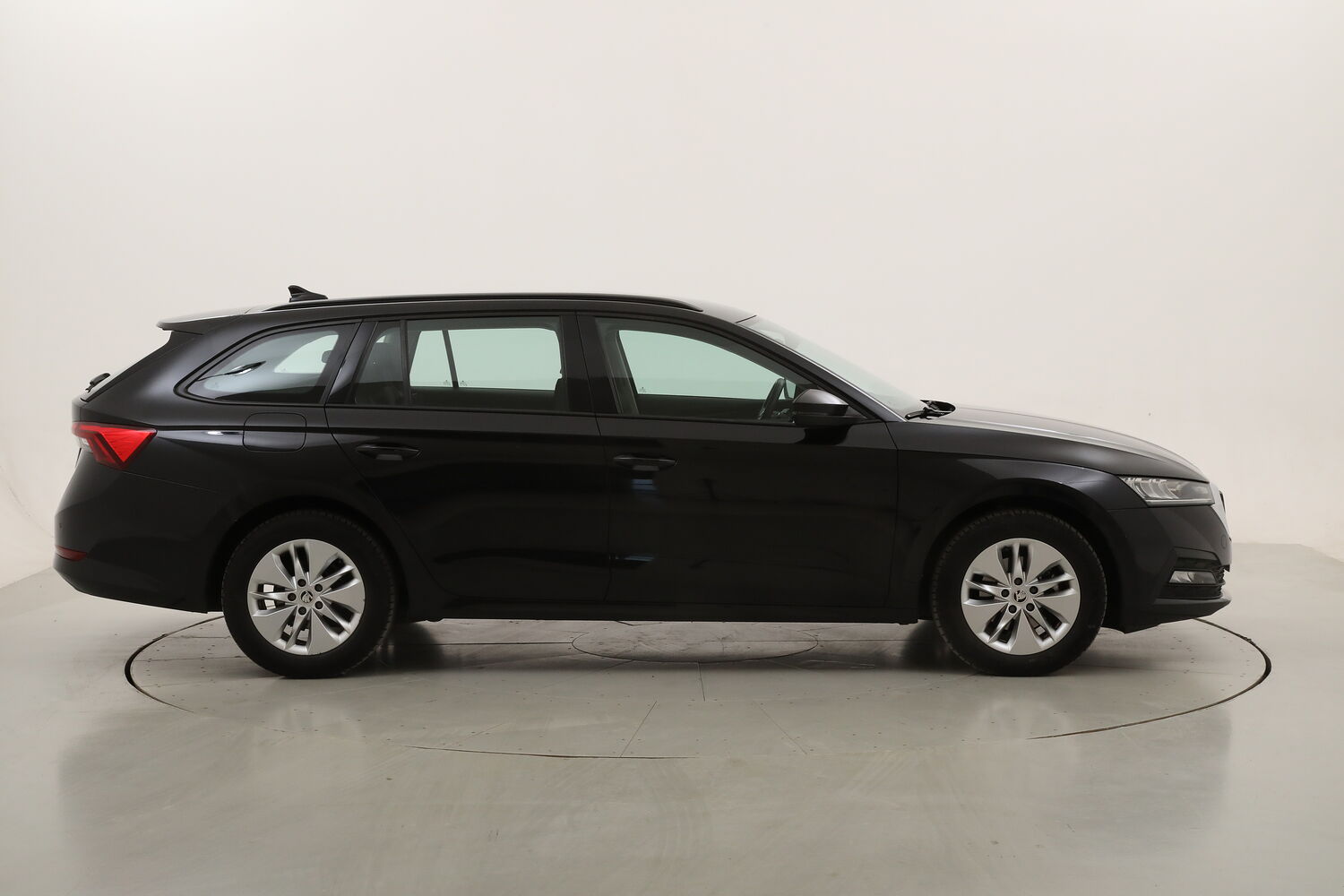 Skoda Octavia Wagon Executive DSG usata del 2023 con 135.051 km