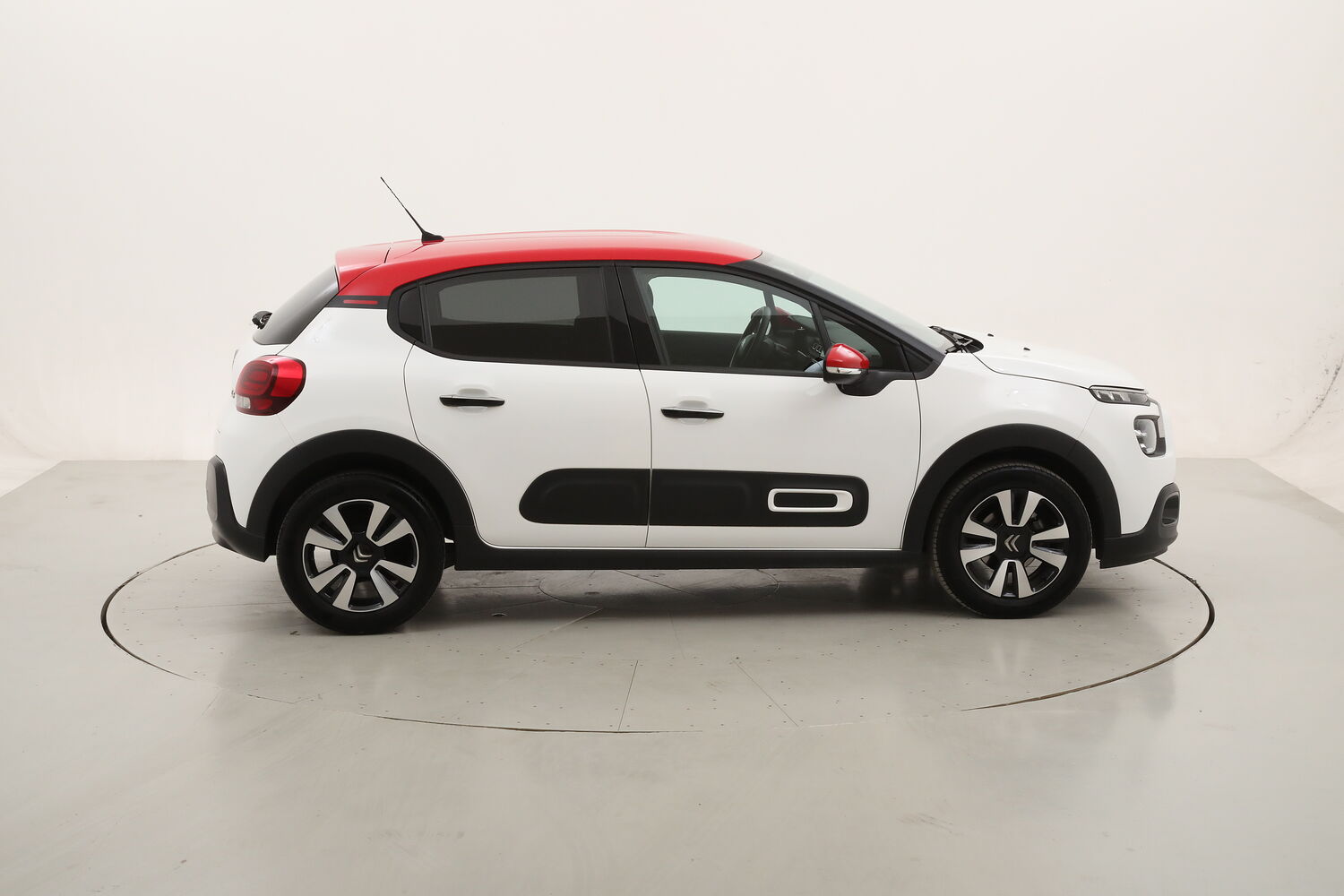 Citroen C3 Shine usata del 2023 con 19.983 km