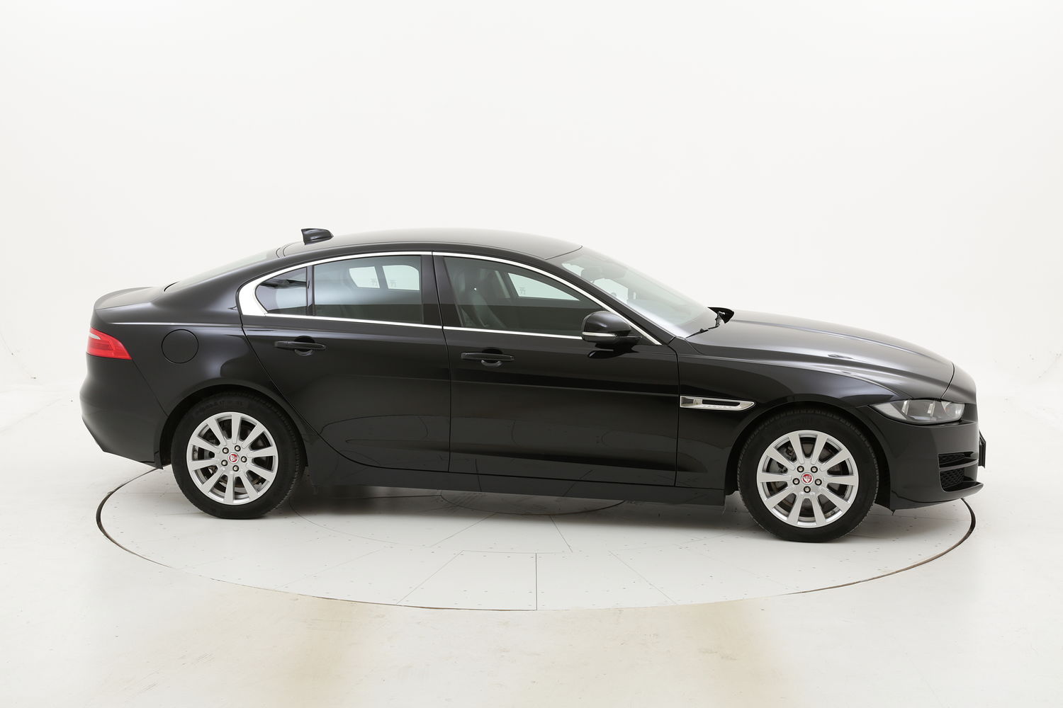 Jaguar XE usata del 2018 con 37.841 km