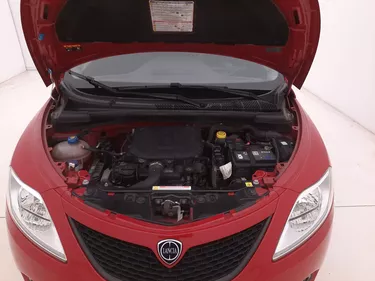 Lancia Ypsilon Hybrid Gold 1.0 Mild Hybrid 69CV Manuale Vano motore