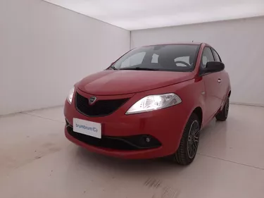 Lancia Ypsilon Hybrid Gold 1.0 Mild Hybrid 69CV Manuale Visione frontale