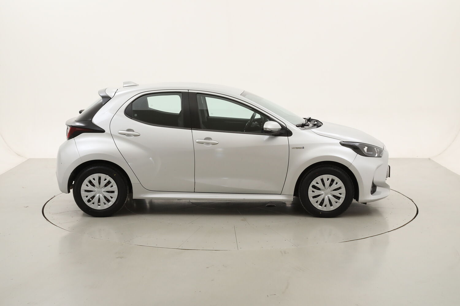 Toyota Yaris Hybrid Business usata del 2020 con 103.923 km