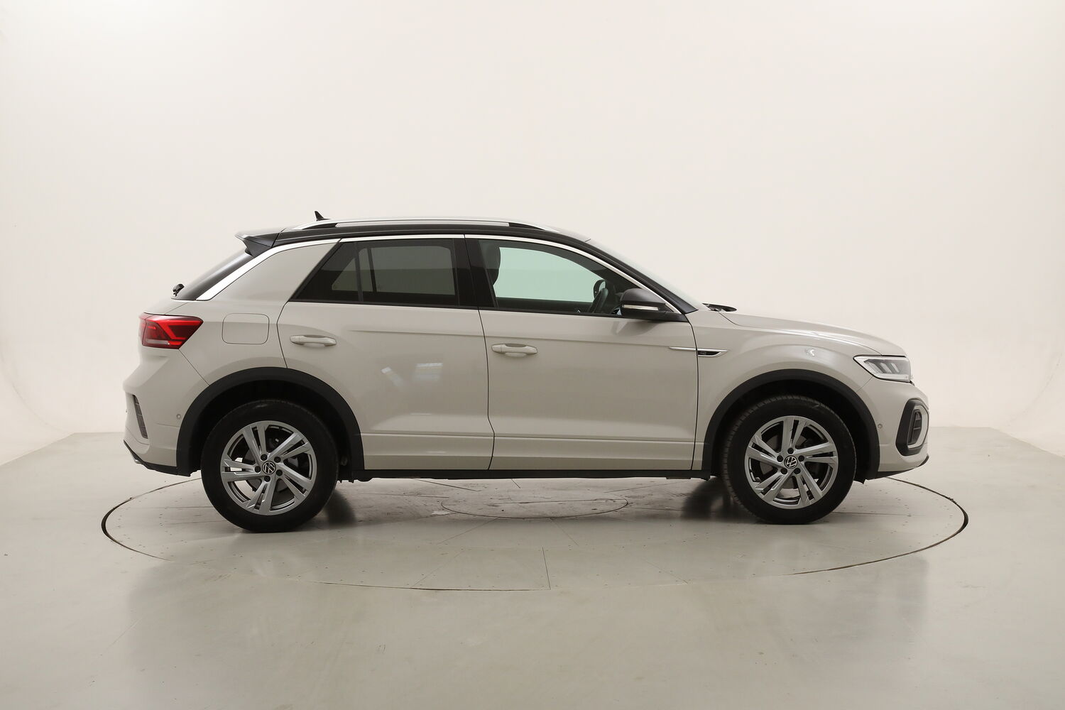 Volkswagen T-Roc R-Line DSG usata del 2023 con 21.591 km