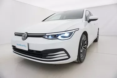 Volkswagen Golf Life DSG 1.0 Mild Hybrid 110CV Automatico Visione frontale