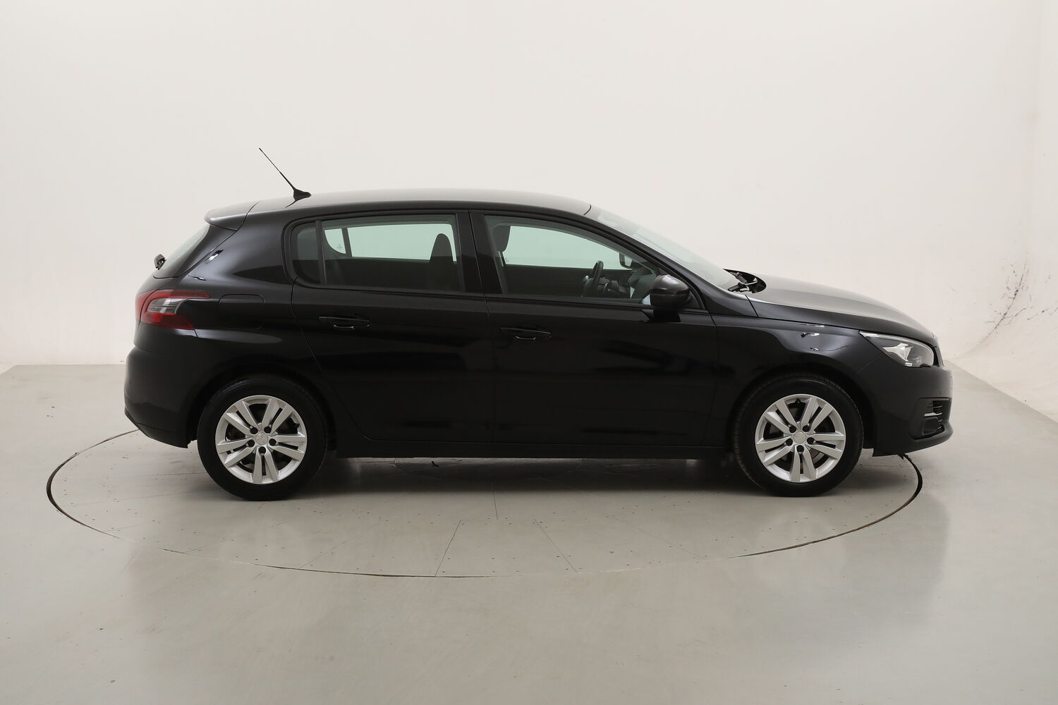 Peugeot 308 Active Business EAT8 usata del 2021 con 96.646 km