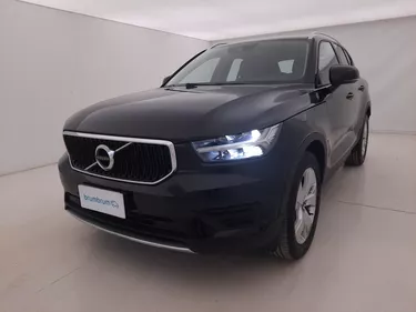 Volvo XC40 D3 Momentum Geartronic 2.0 Diesel 150CV Automatico Visione frontale