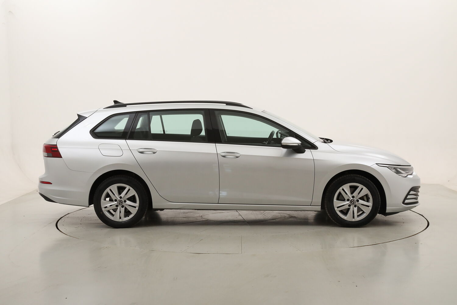 Volkswagen Golf Variant Variant Life DSG usata del 2023 con 97.164 km