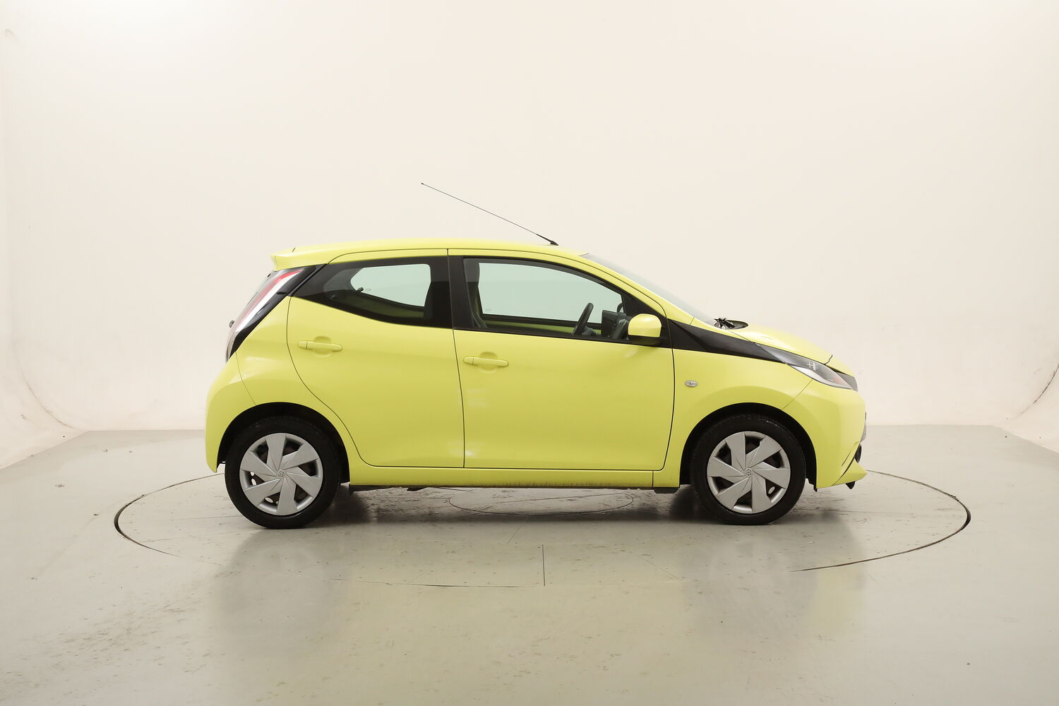 Toyota Aygo x-cool usata del 2017 con 99.538 km