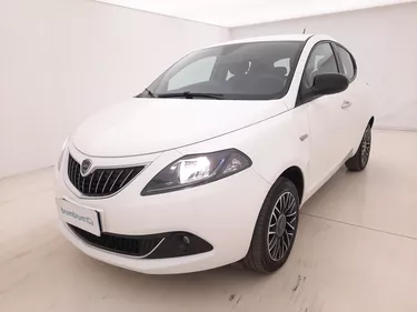 Lancia Ypsilon Hybrid Platino 1.0 Mild Hybrid 70CV Manuale Visione frontale