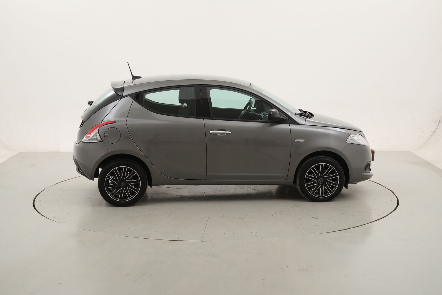 Lancia Ypsilon Hybrid Oro usata del 2024 con 43.003 km