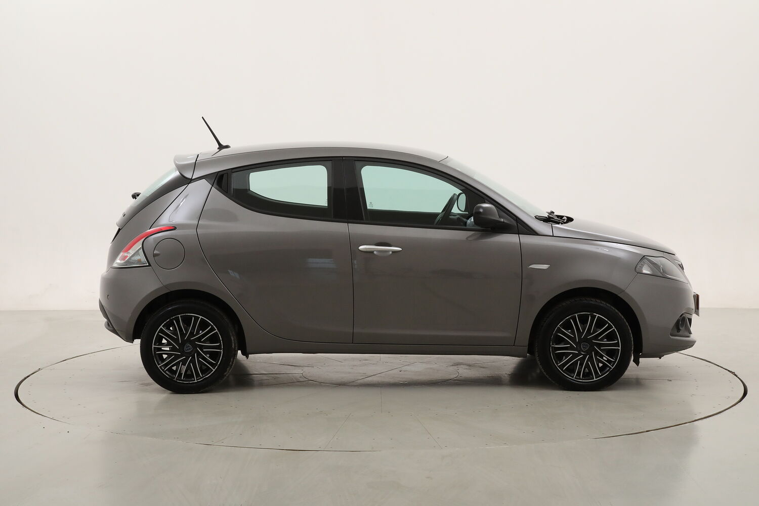 Lancia Ypsilon Hybrid Gold usata del 2023 con 49.238 km